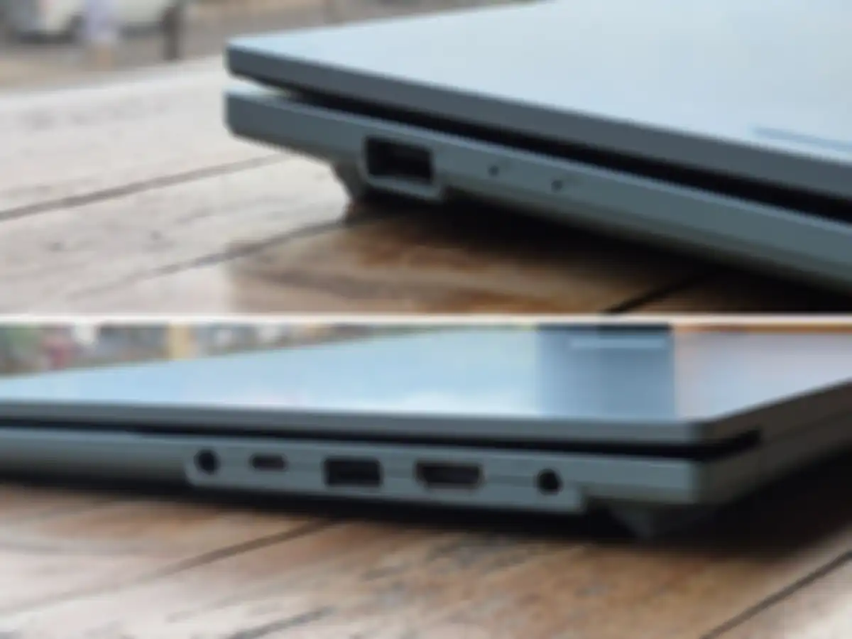 Port koneksi di ASUS Vivobook Go 14 E1404