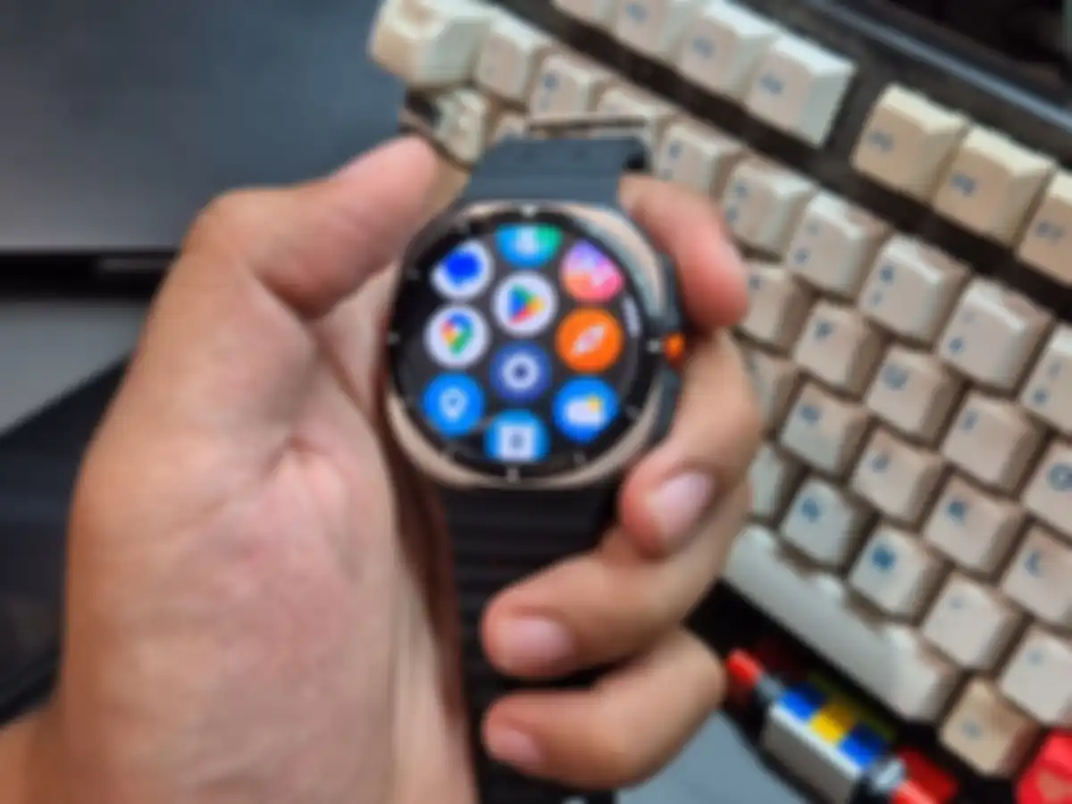 Samsung Galxay Watch Ultra dengan WearOS 5