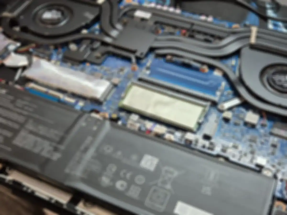 Tersedia 2 slot untuk RAM dan SSD di ASUS TUF A15 FA507UV