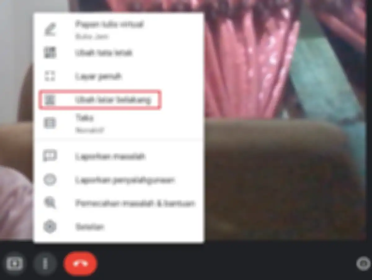 Pilih menu ubah latar belakang di Google Meet.