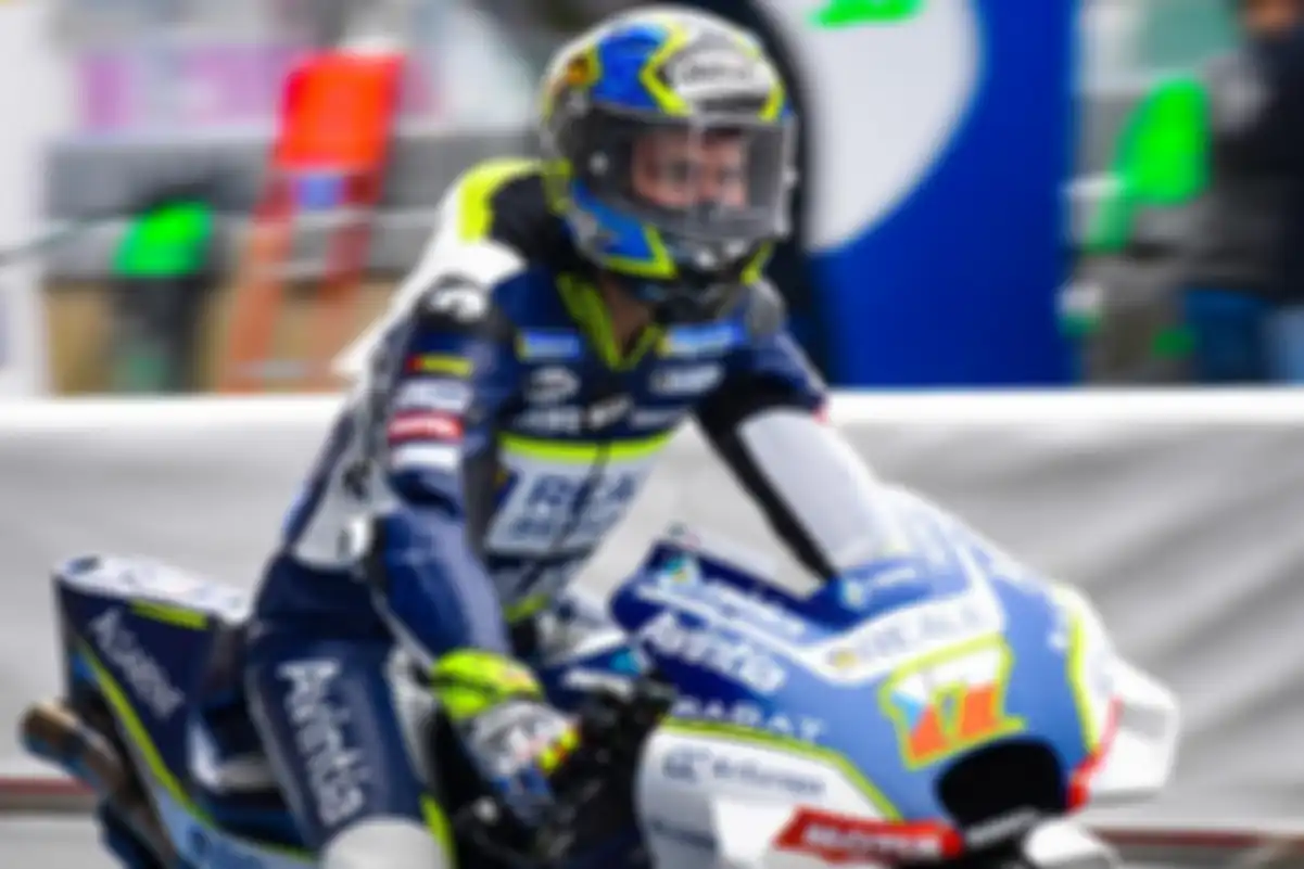 Karel Abraham jadi pembalap yang pakai helm NHK pertama di MotoGP