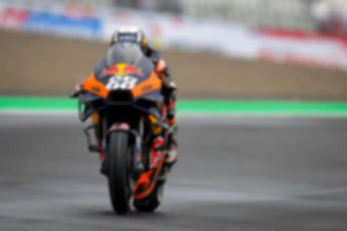 Pembalap tim Red Bull KTM Factory Racing, Miguel Oliveira berhasil menjuarai MotoGP Indonesia 2022.
