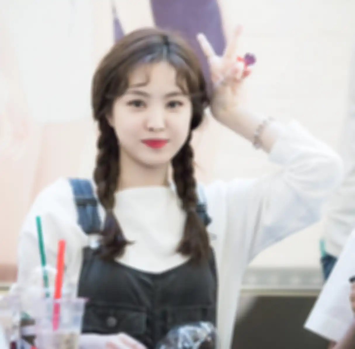 Naeun A-pink curly fringe bangs