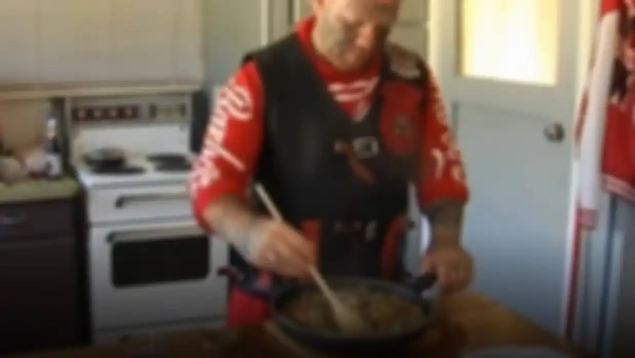 Anggota Mongrel Mob selalu membagikan tips memasak makanan sehat kepada 60.000 followersnya di media sosial