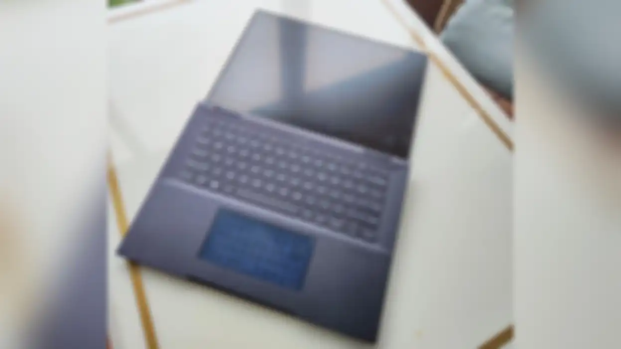 Layar lipat laptop 5G ASUS ExpertBook B7 Flip