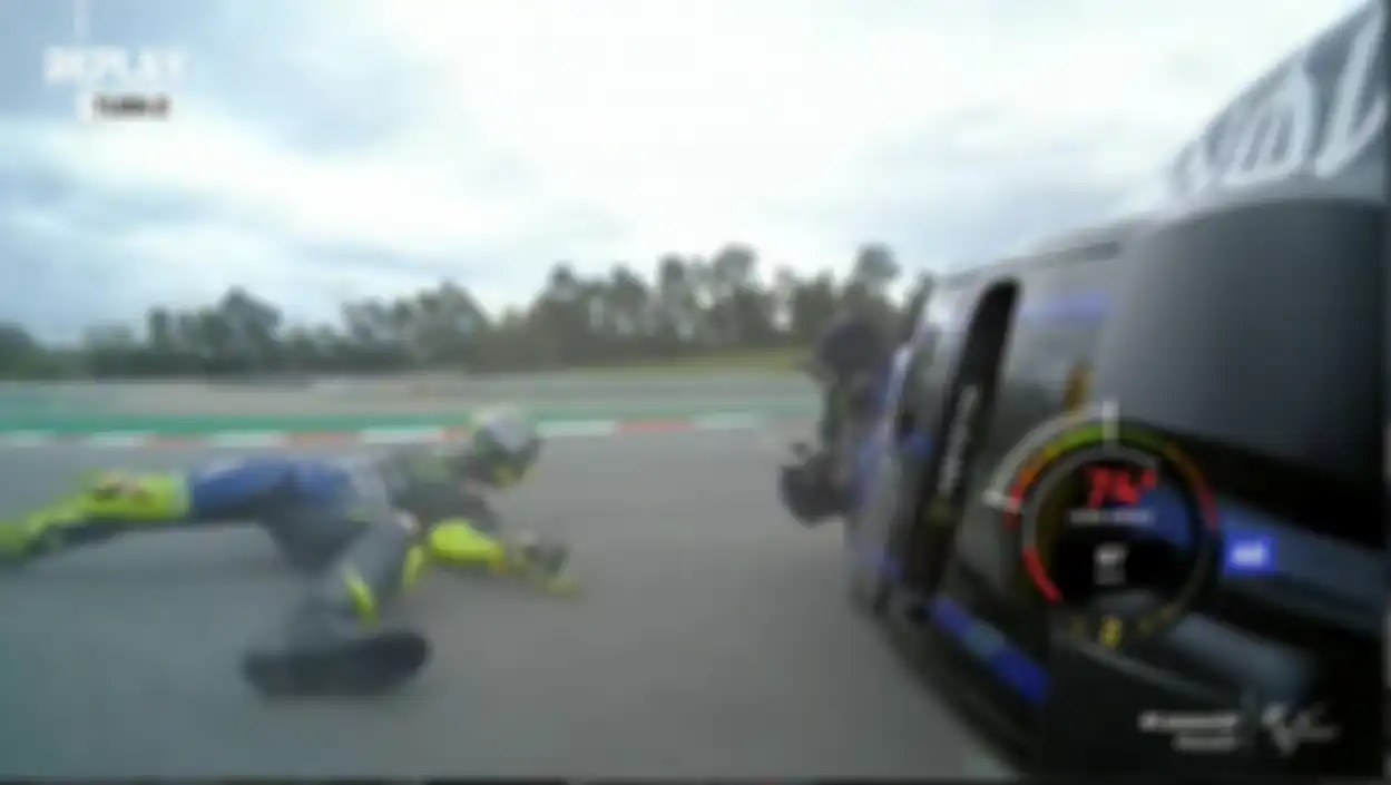 Valentino Rossi terjatuh di tikungan ke-2 MotoGP Catalunya 2020