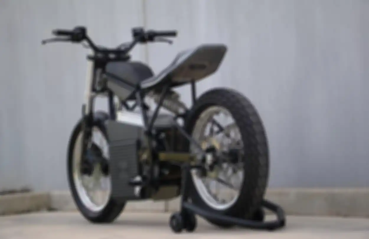 Concept Z, motor listrik asal Australia bertampang flat tracker minimalis.