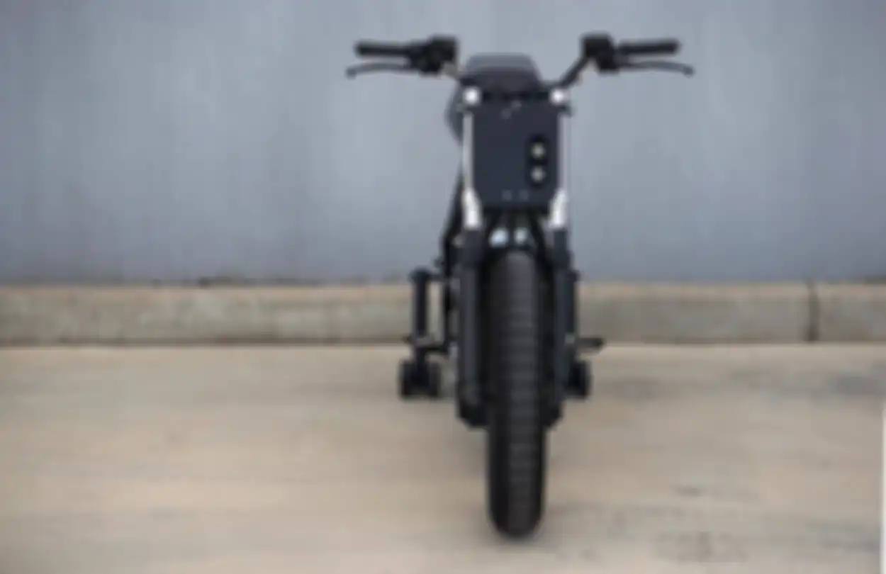 Concept Z, motor listrik asal Australia bertampang flat tracker minimalis.