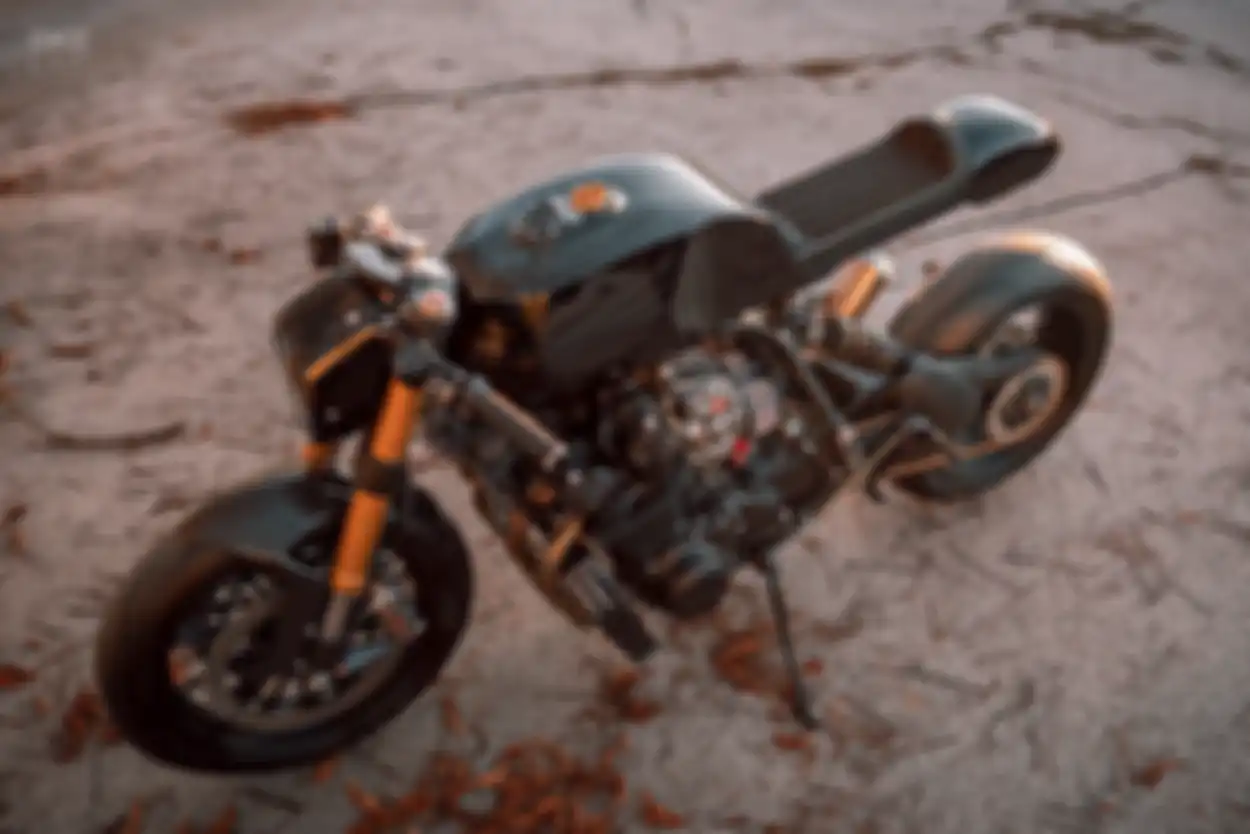 Modifikasi Honda CB900F cafe racer cangkok banyak part motor Ducati.