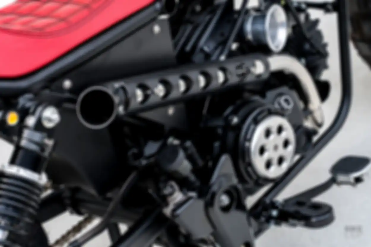 Knalpot custom mirip scrambler.