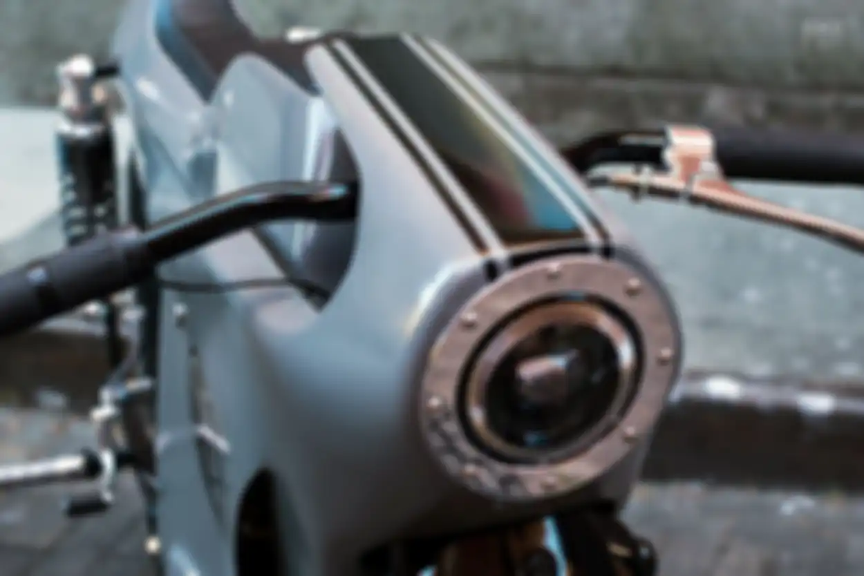 Bodywork di modifikasi motor listrik ini dibuat dari bahan-bahan material mewah.