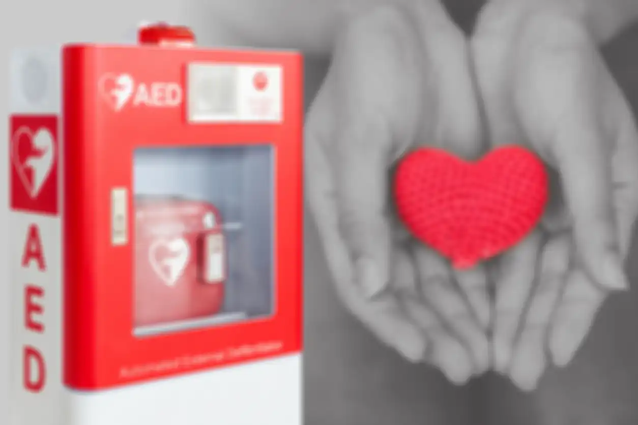 AED atau Automated External Defibrillator pertolongan pertama membantu memberikan kehidupan pada pasien henti jantung