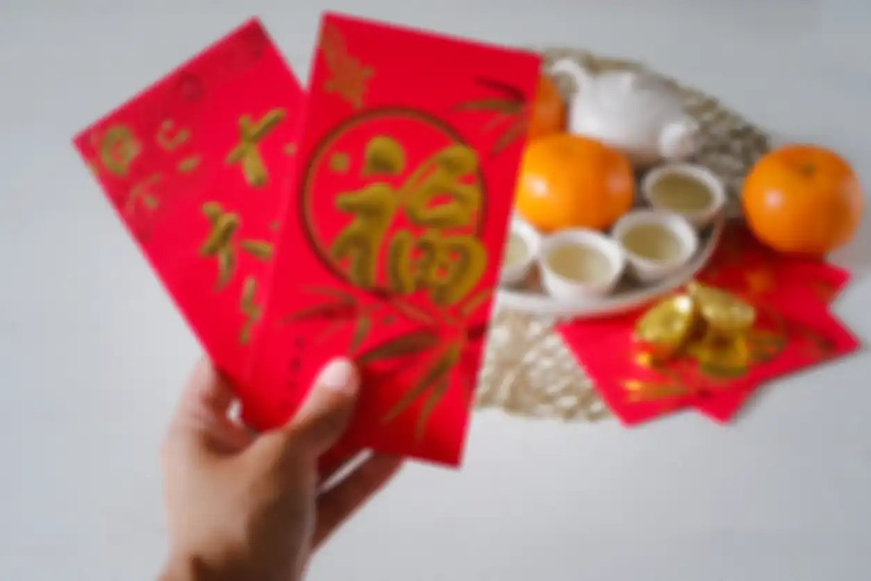Fakta menarik red envelope atau amplop merah angpao Tahun Baru Imlek 2023.