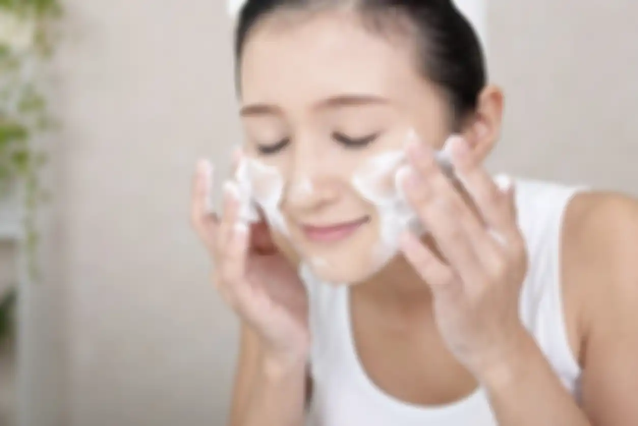 mencuci muka