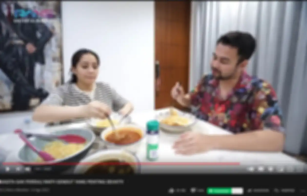 Raffi Ahmad dan Nagita Slavina makan berdua