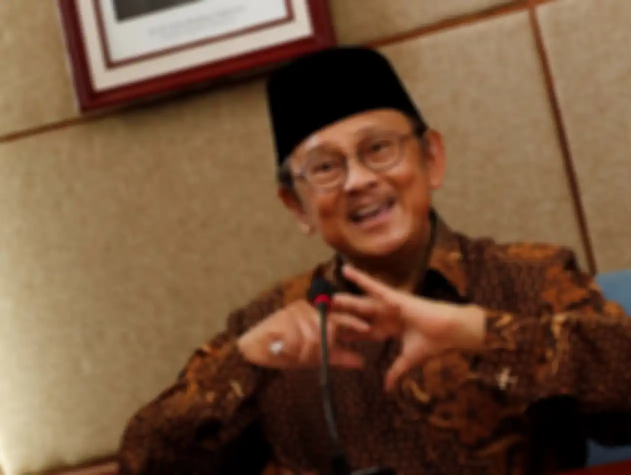 Bacharuddin Jusuf Habibie. 
