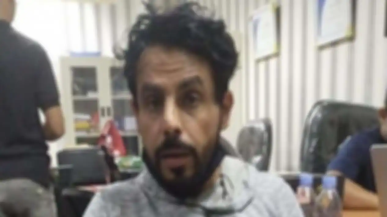 Pria Arab bernama Abdul Latif ini diduga merencanakan penyiraman air keras ke istri sirinya. Dia ingin menghabisi nyawa Sarah. 
