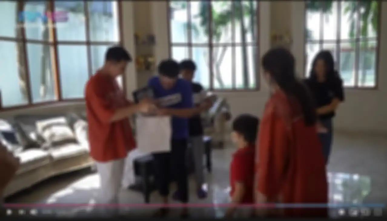 Ruang tamu luas di rumah Ruben Onsu