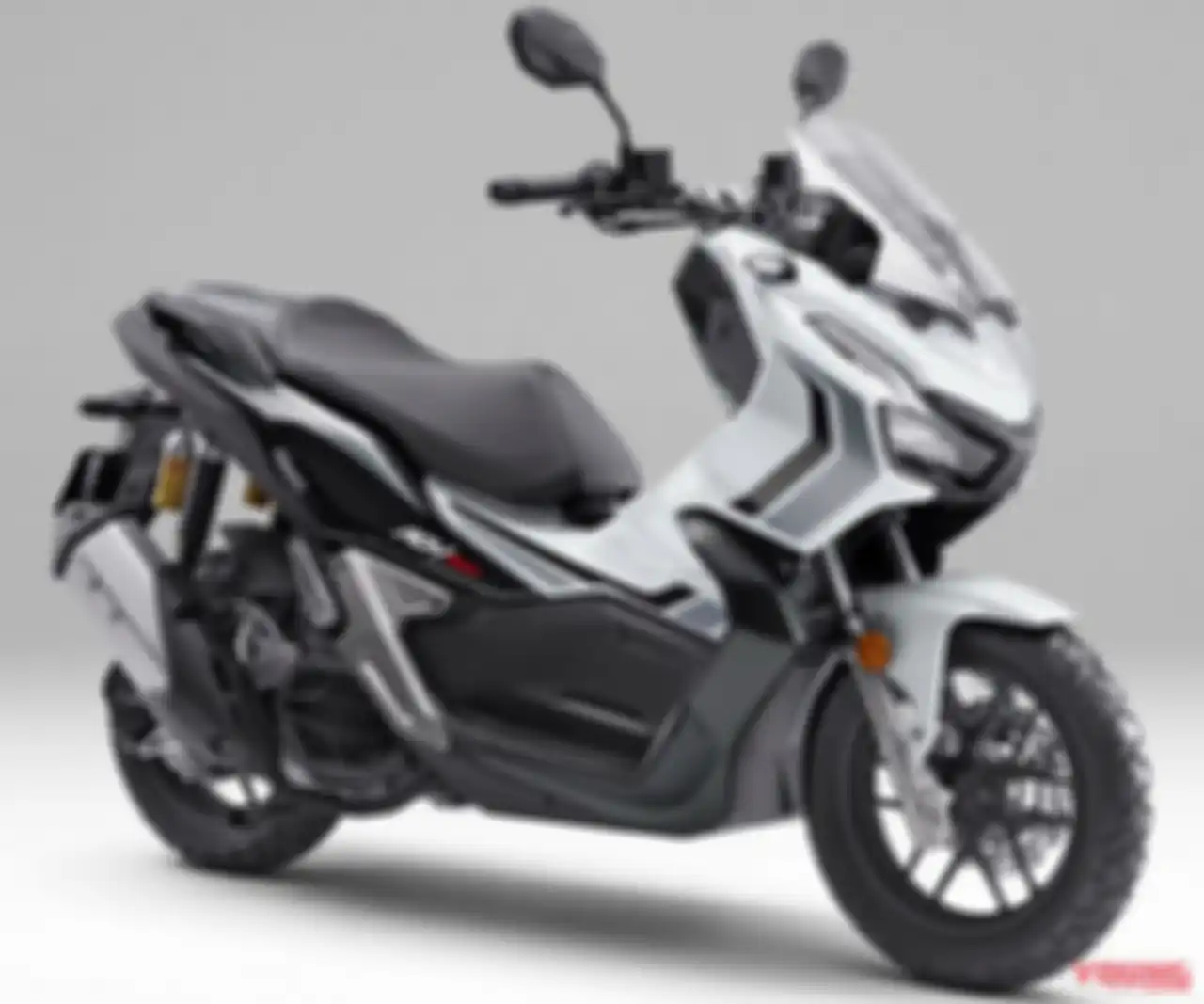 Honda ADV 150 2021 dalam balutan warna Ross White khusus untuk pasar Jepang.