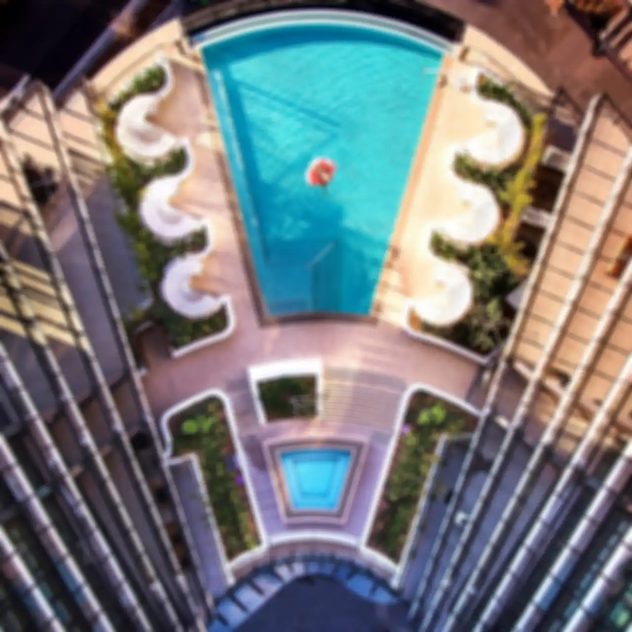 Infinity by Crown Group, kolam renang di Skye Suites Green Square di Sydney.