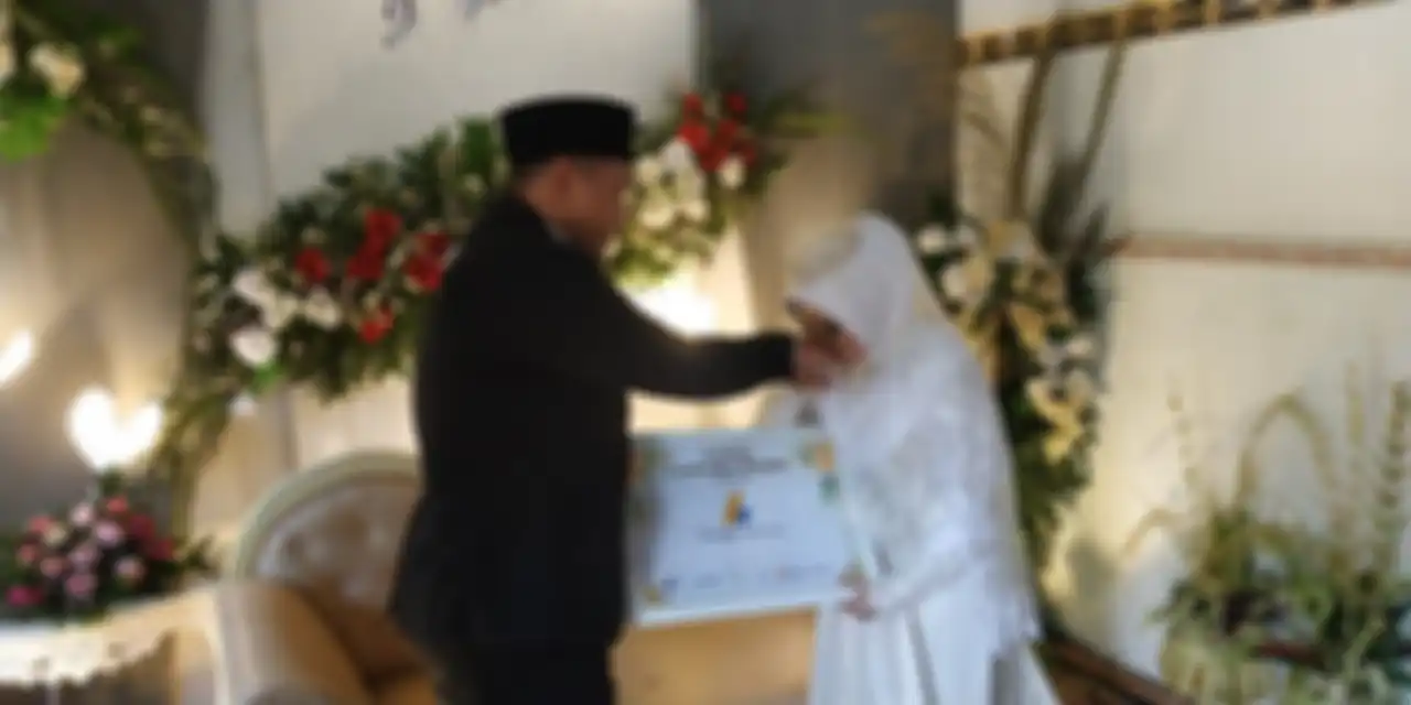 Pernikahan blogger Candra Bi dengan tambatan hatinya, Mufida, menggunakan mahar unik berupa adsense dan hosting
