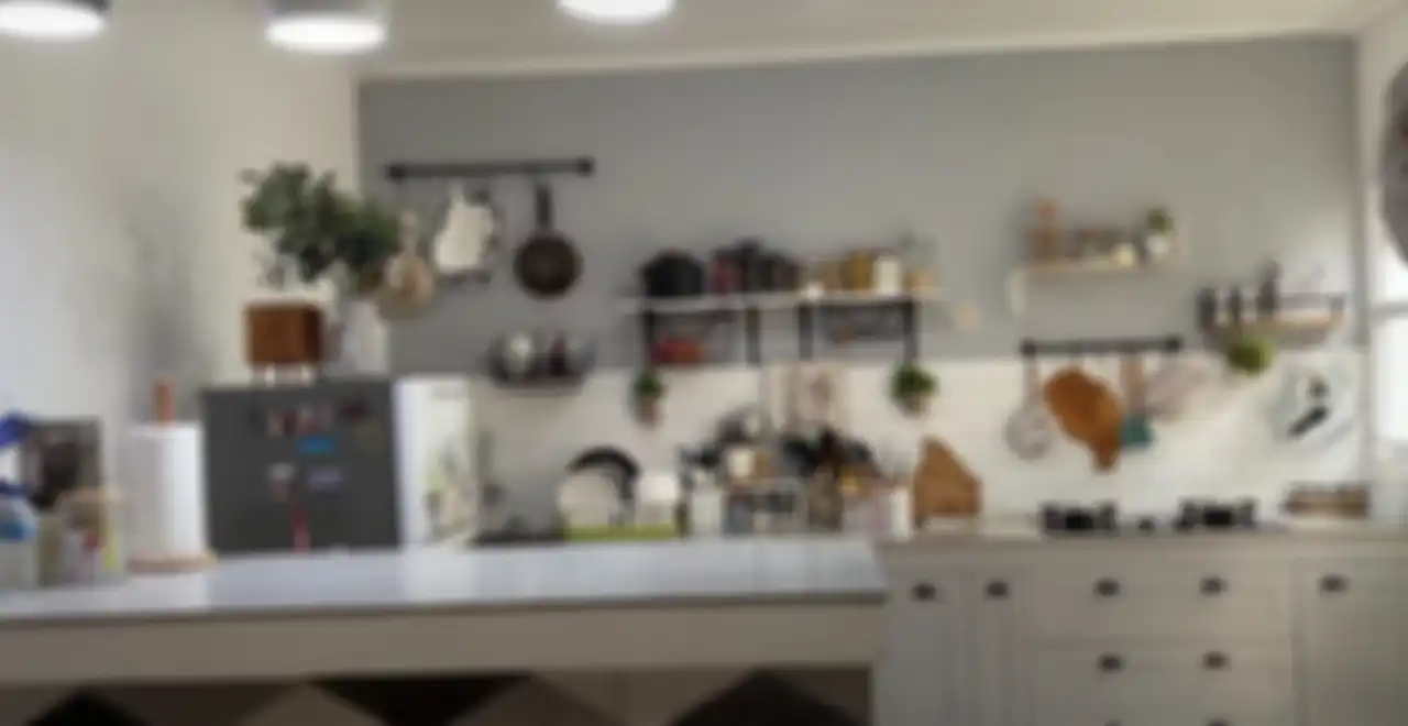 Dapur Minimalis dengan Storage Terbuka dan View ke Taman Mungil, Jadi Makin Nyaman di Dapur!