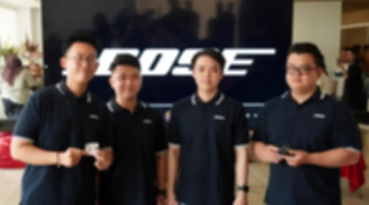 Kevin Hutabarat, Marketing Manager; Donny Dermawan, CFO; Novianto, E-commerce Manager; Ruvindy Widjaja, COO