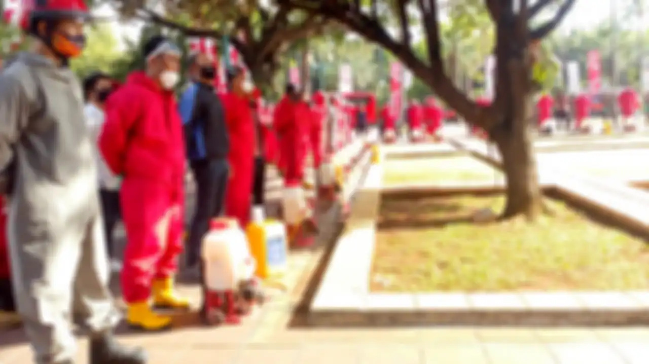 Gedung Balai Kota DKI Jakarta disemprot disinfektan.