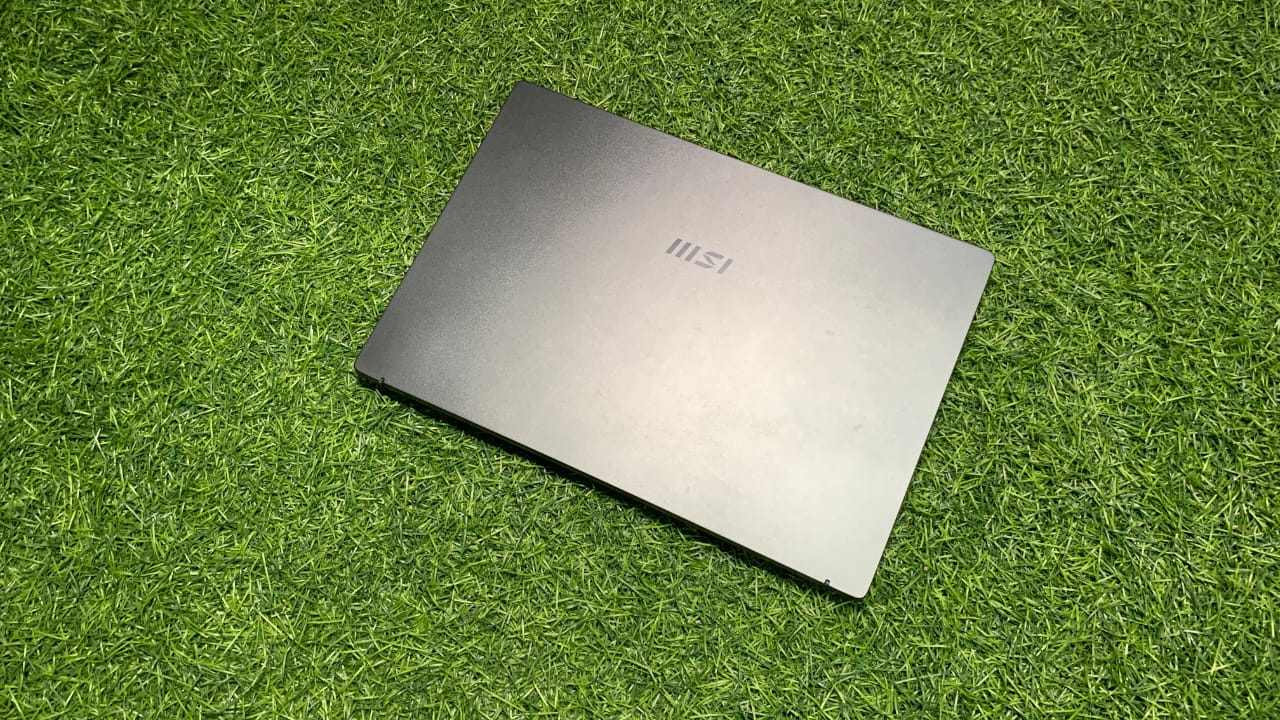 Bagian cover laptop MSI Modern 14 B4MW-292ID.