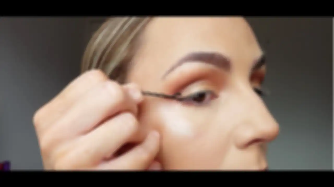 Ini 3 Barang yang Bisa Membuat Winged Eyeliner Lebih Perfect!
