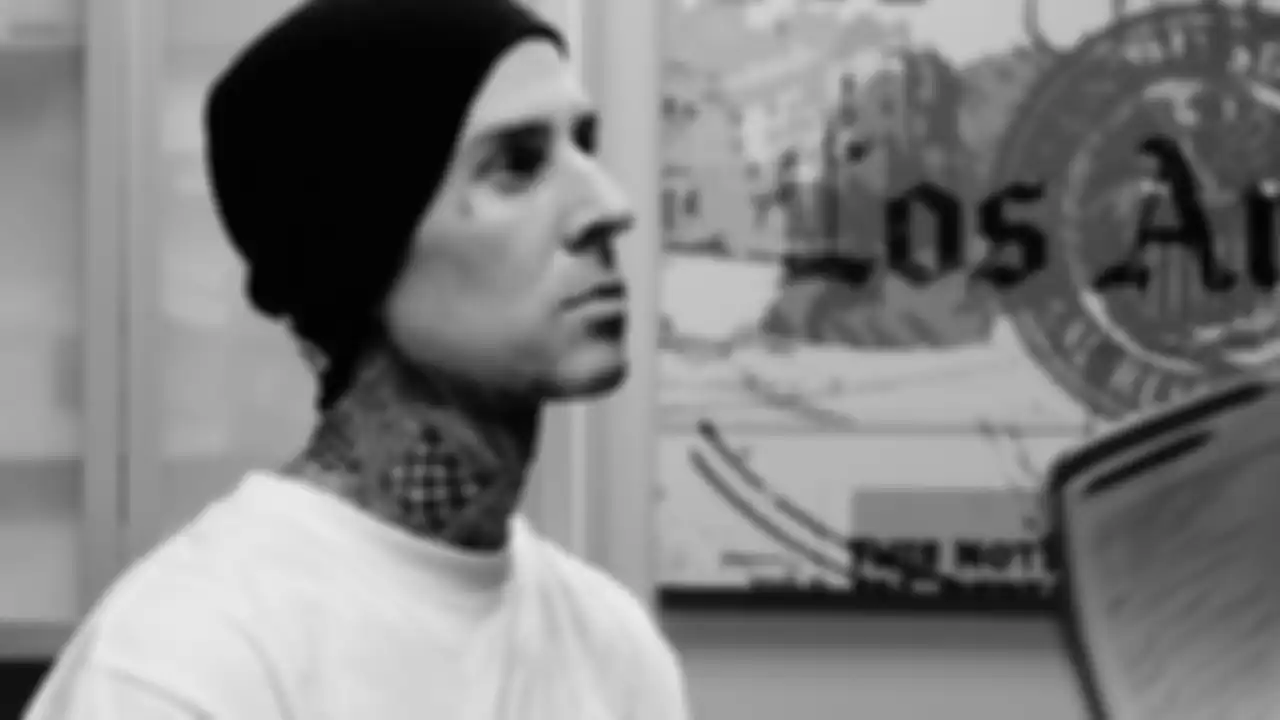Travis Barker saat melakukan kunjungan ke dokter
