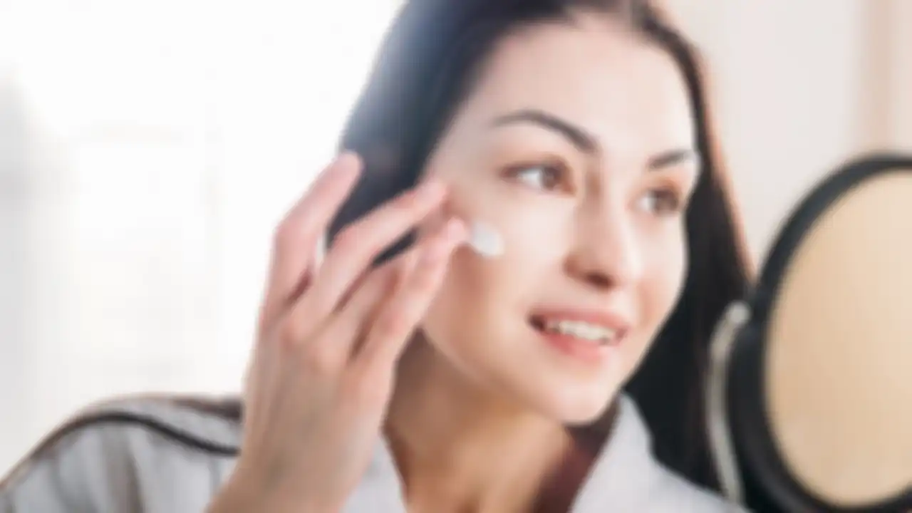 Memakai skincare
