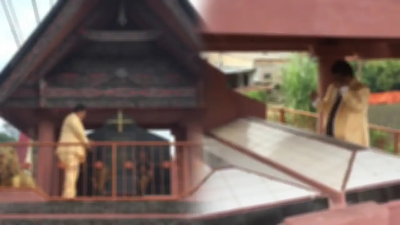 Makam kedua orangtua hotman paris