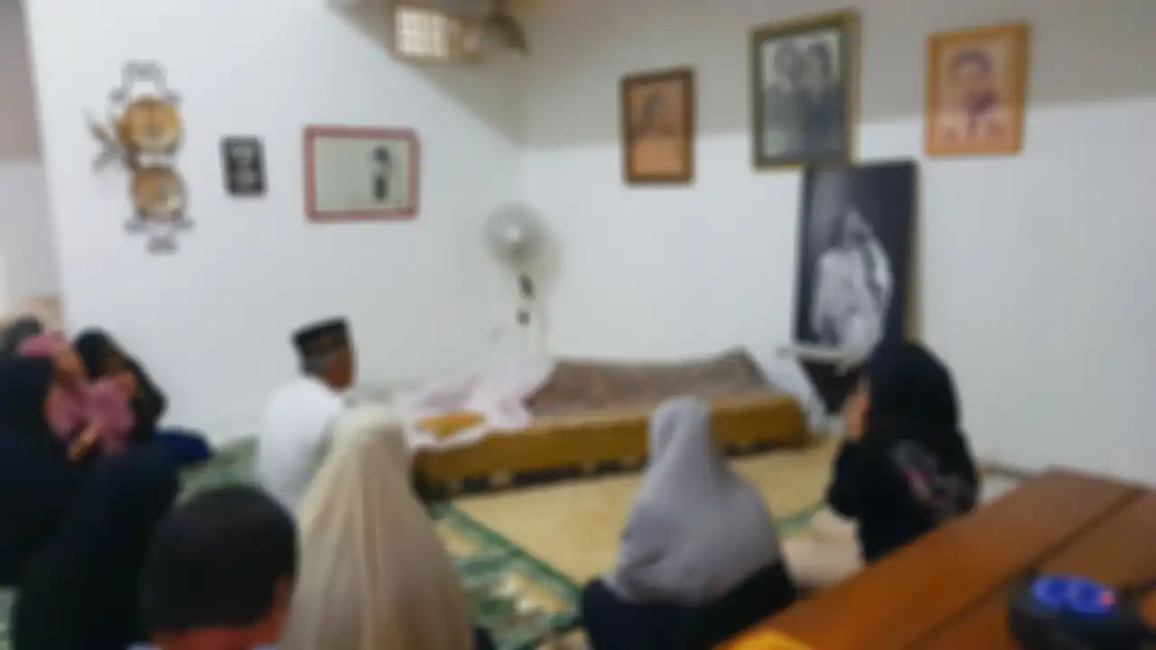 jenazah Ria Irawan tiba di rumah duka di kawasan Lebak Bulus, Jakarta Selatan pukul 07.30 WIB, Senin (6/1/2019).
