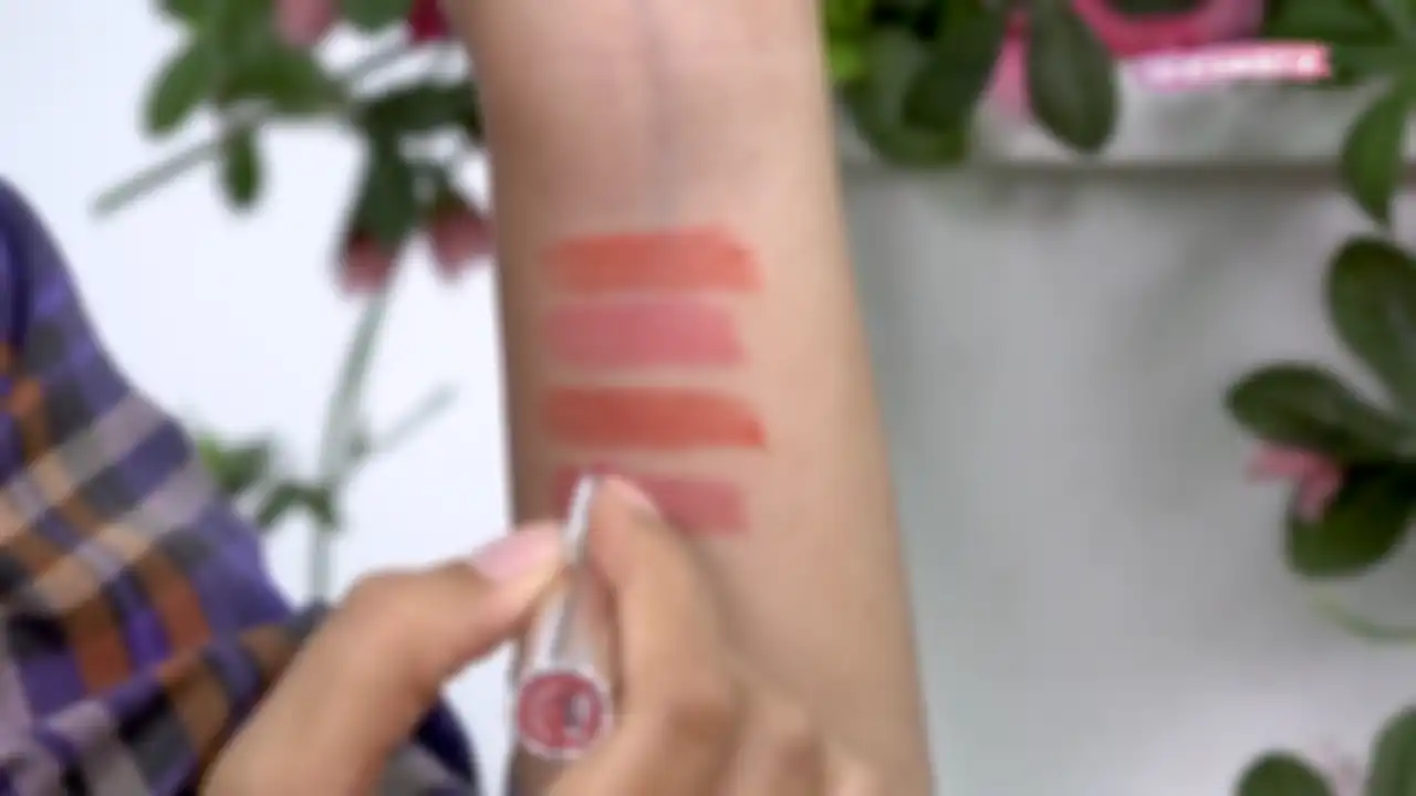 RED-A Lip Glo Color Balm no. 504 (Purple Punch)