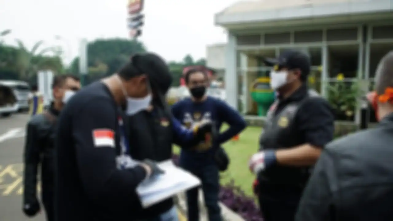 Komunitas Vulcan Riders Indonesia melakukan baksos di Cisauk, Tangerang