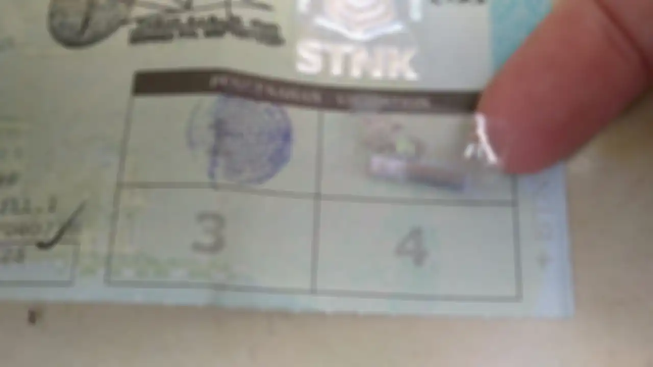 Stiker pengganti cap perlunasan.