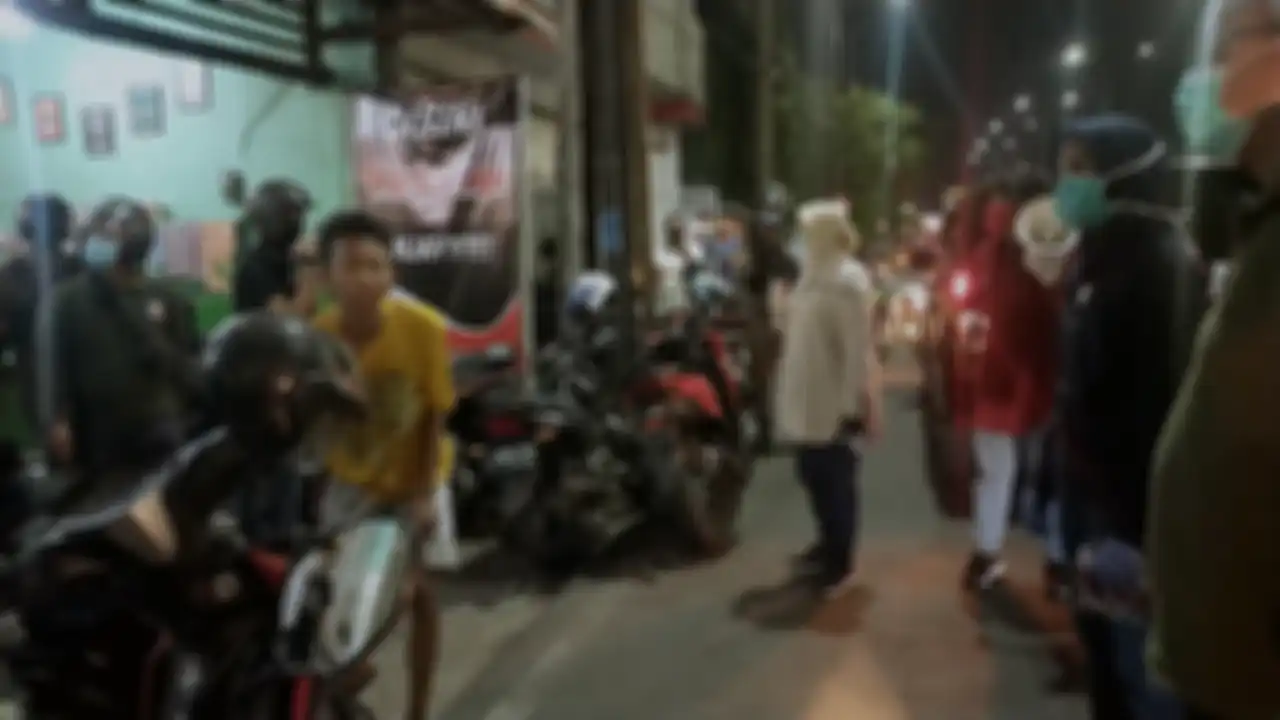 Wali Kota Surabaya Tri Rismaharini seperti terus mengingatkan warga agar menggunakan masker.