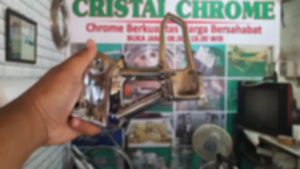 Ilustrasi part motor yang dilapis krom atau chrome.