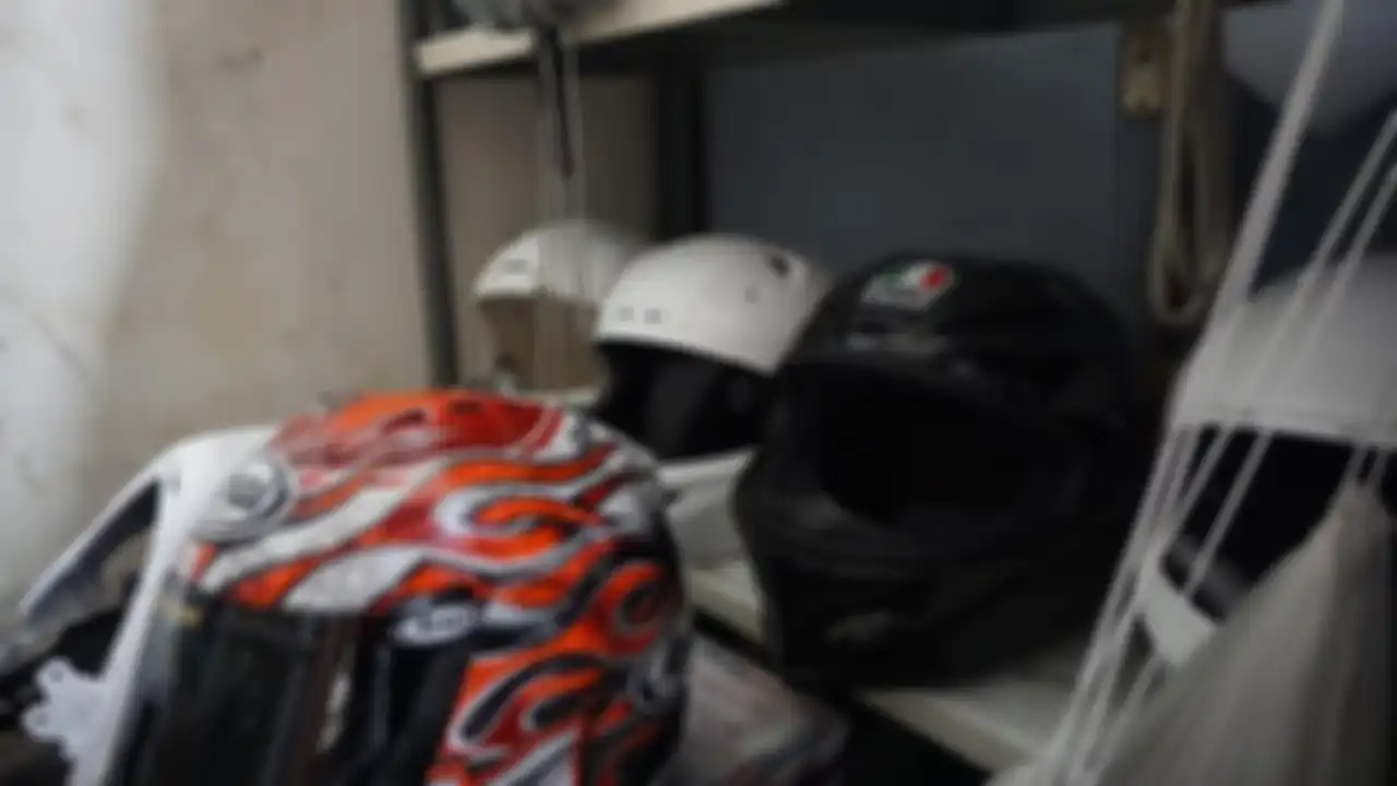 Repaint dan repair helm di spesialis Sickpaint Custom
