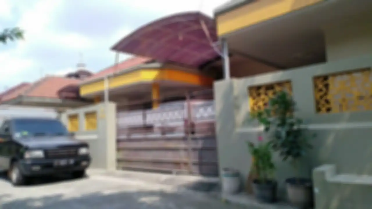 Rumah Fatimah Az Zahra Salim Barabud, calon istri penceramah terkenal Ustad Abdul Somad (UAS) di Perum Kepuh Permai blok D-4, Desa Kepuhkembeng, Kecamatan Peterongan, Kabupaten Jombang. 