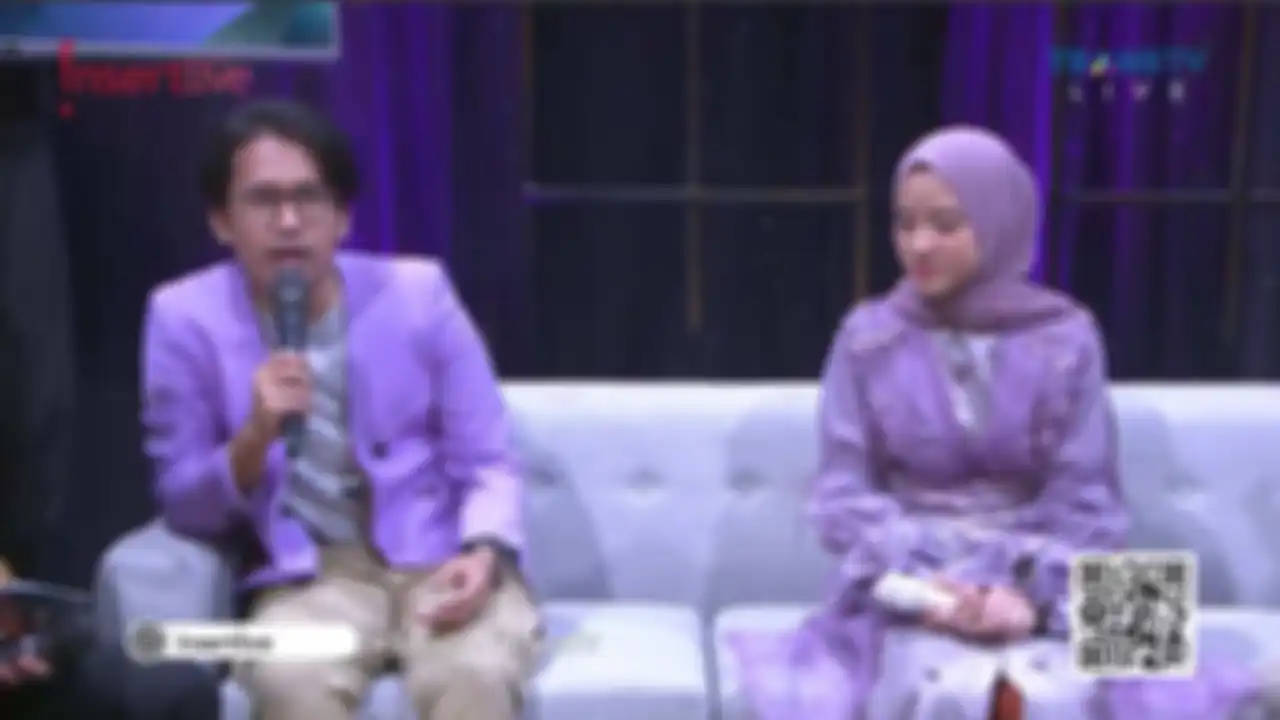 Nissa Sabyan dan Ayus Sabyan selalu mengenakan baju couple. 