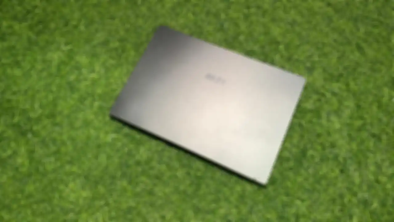 Bagian cover laptop MSI Modern 14 B4MW-292ID.