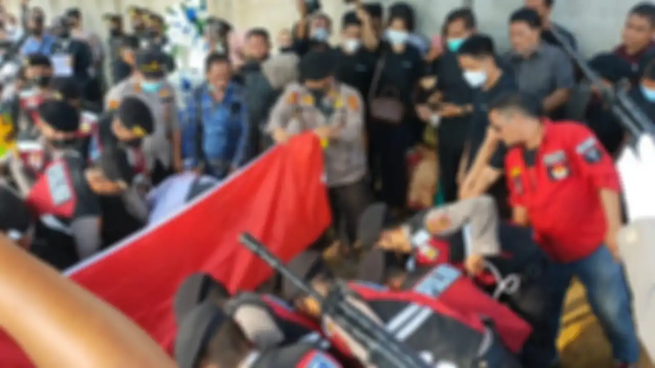 Kekasih Brigadir J Vera Simanjuntak simpan bukti sosok squad lama. Pantas HP calon istri ajudan Irjen ferdy Sambo disita. 