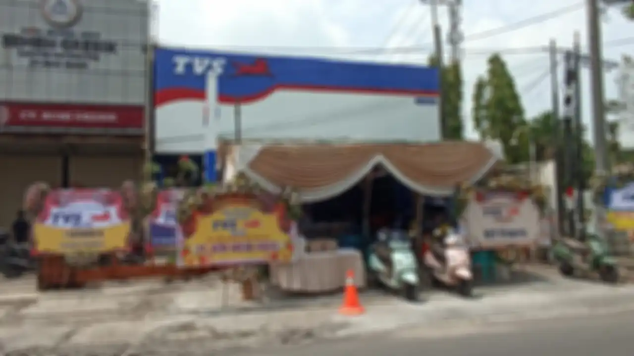 dealer TVS beralamat di di Jalan RA. Kartini 25 AB ( Depan RS, Semen Gresik)