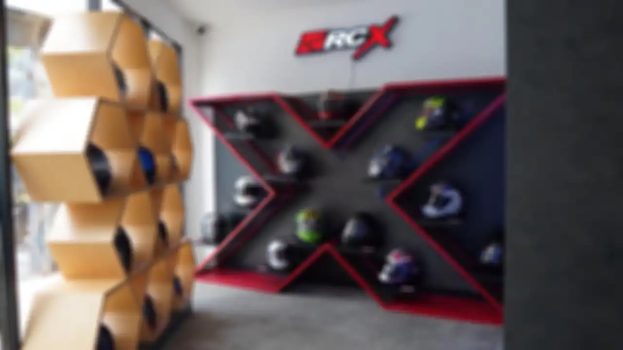 Tukar tambah dan titip jual helm bisa di RCX Motogarage Bandung. 