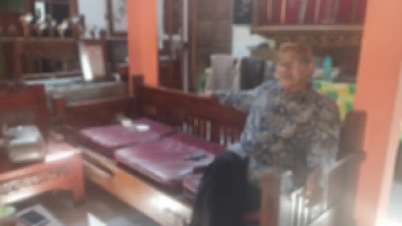 KRT Subandi, empu keris dari Solo, menyebut bahwa sejak awal, keris bukan diperuntukkan sebagai senjata. Menurutnya, kegunaan keris sebagai alat membunuh tak sepadan dengan nilai dan falsafah luhur yang terkandung di dalamnya.
