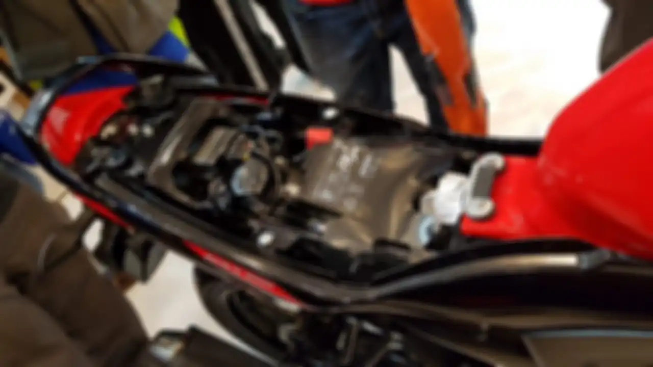 Posisi aki dan ECU Suzuki GSX 150 Bandit
