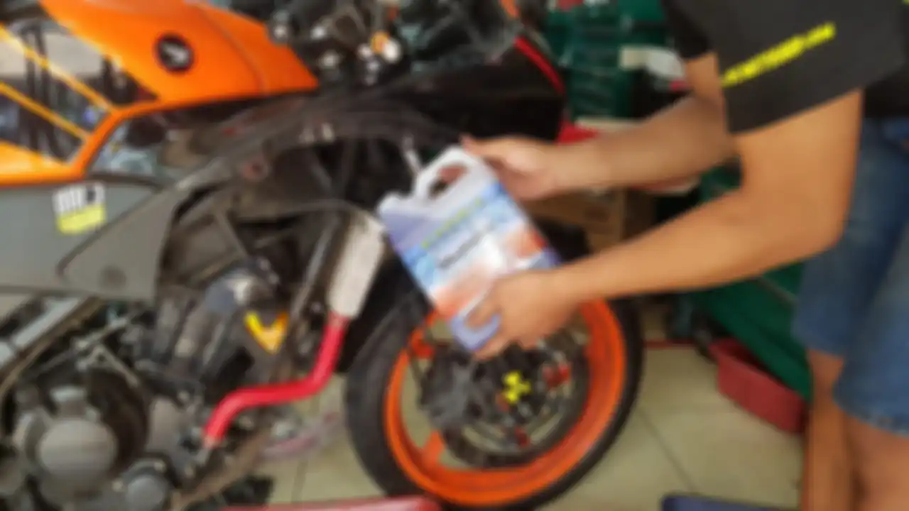 Pengisian cairan radiator dengan Engine Ice