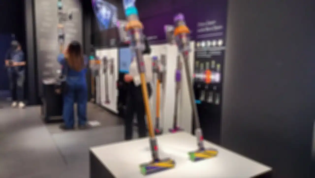 Produk Vacumm dari Dyson yang dipamerkan  di demo store
